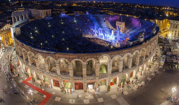 Arena di Verona durante un'opera